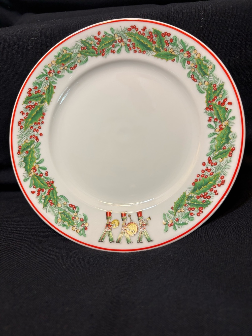Vista Alegre Christmas Magic Desert Plate with Toy Soldiers 8 1/4”